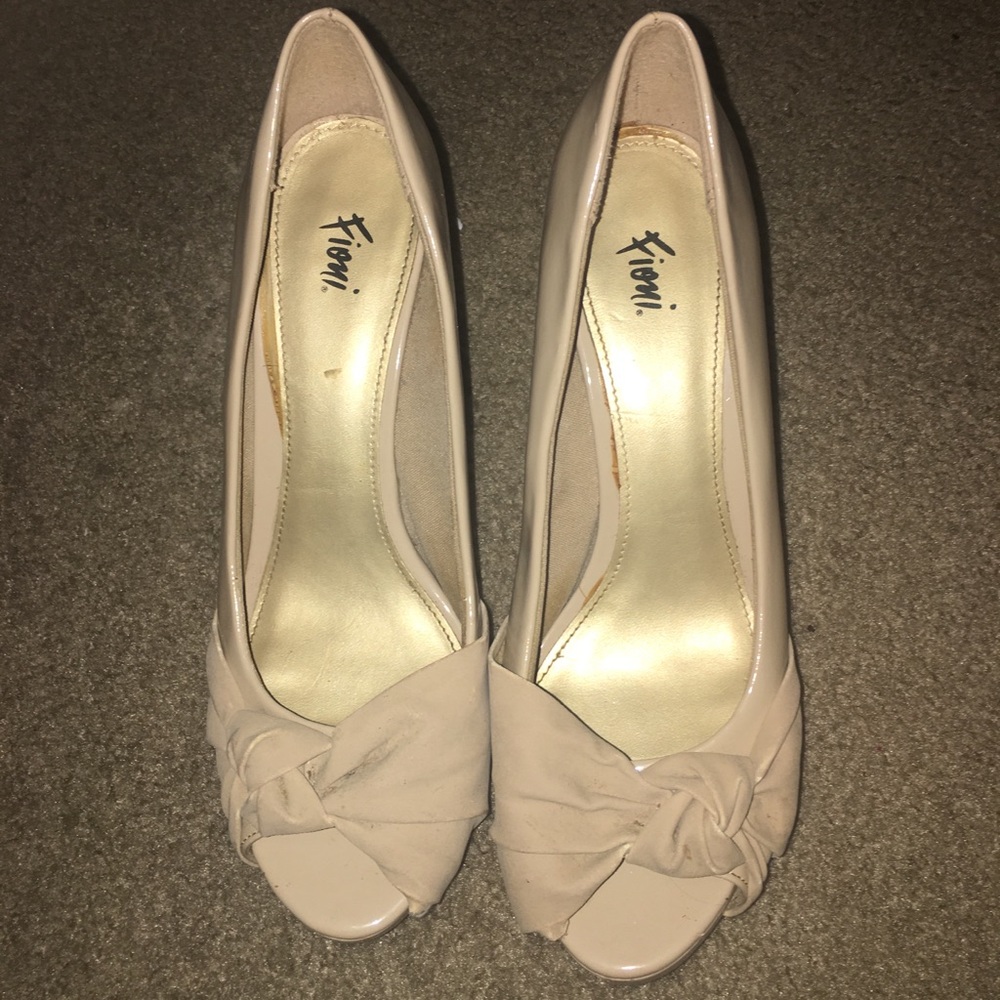 Heels - Picture 3 of 3